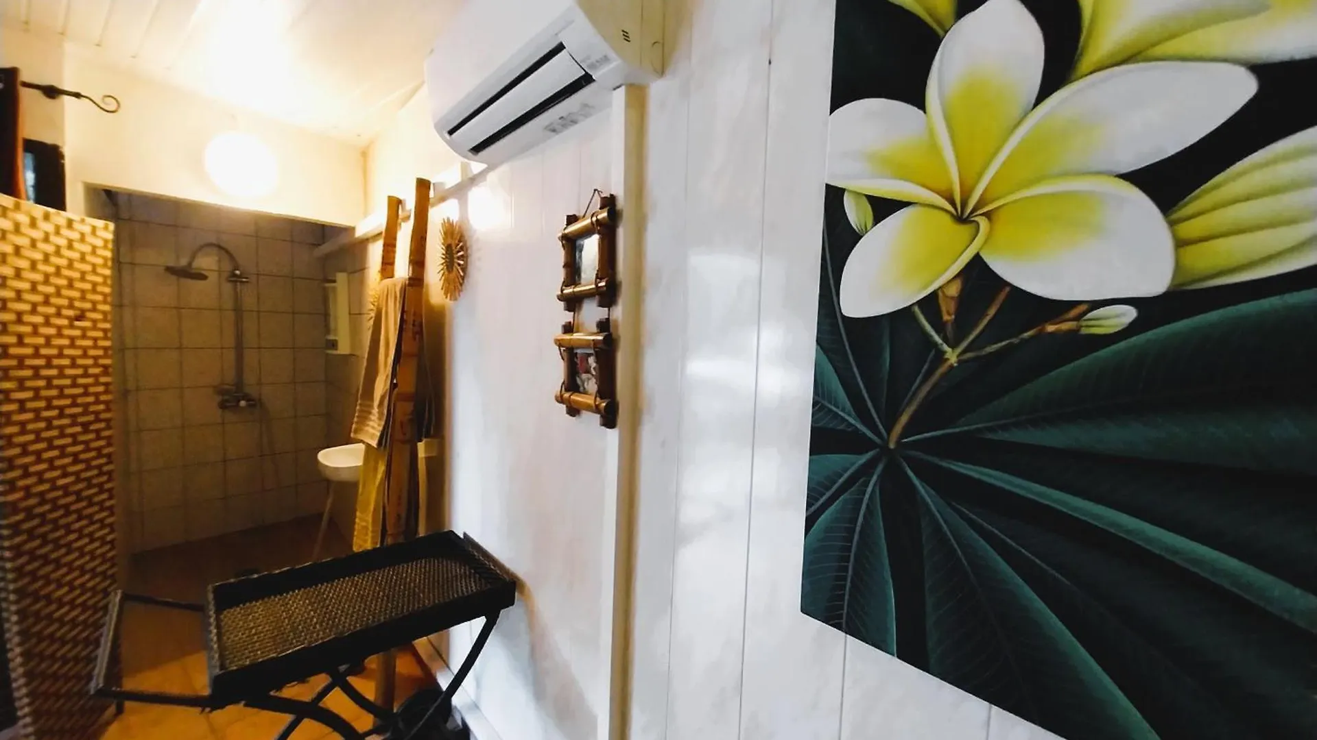 Tahiti - Erima Pool Studio Arue