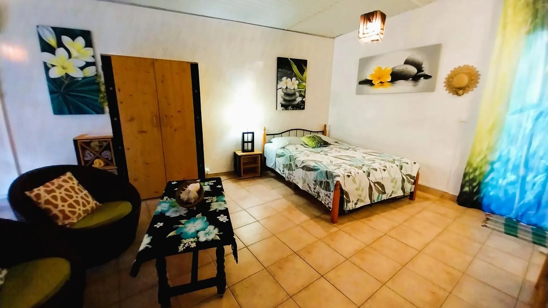 Tahiti - Erima Pool Studio Arue  French Polynesia