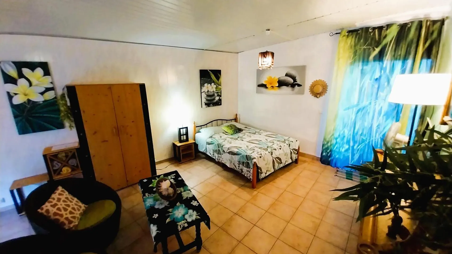 Tahiti - Erima Pool Studio Arue